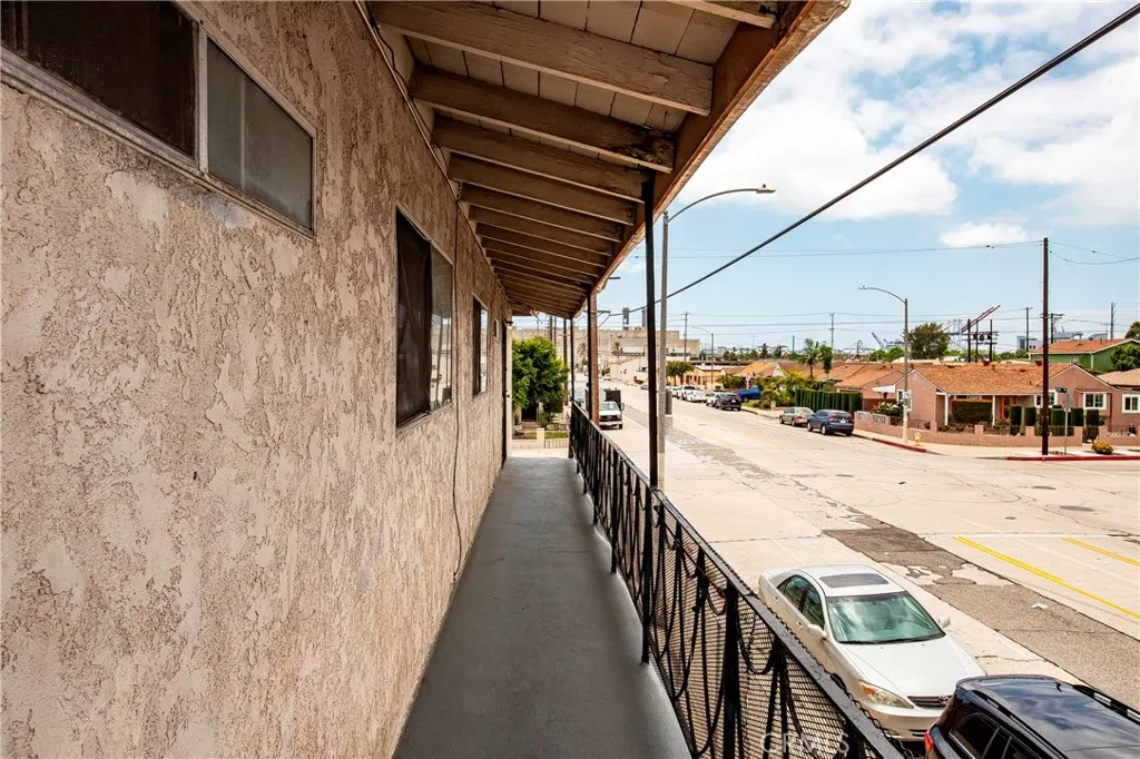 333 W D Street, Wilmington, California 90744 home-pic-15